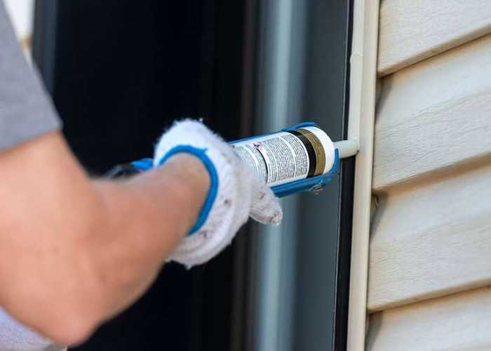 Caulking vinyl siding
